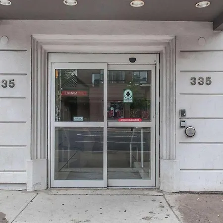 Econo Lodge Inn & Suites Downtown-3