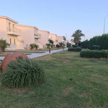 Nissiana Hotel & Bungalows-2