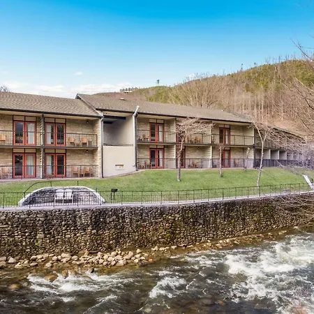 Econo Lodge Inn & Suites On The River-3