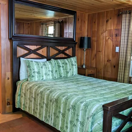 Hinckleys Dreamwood Cottages-3