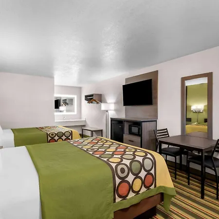 Super 8 By Wyndham Pleasanton-2