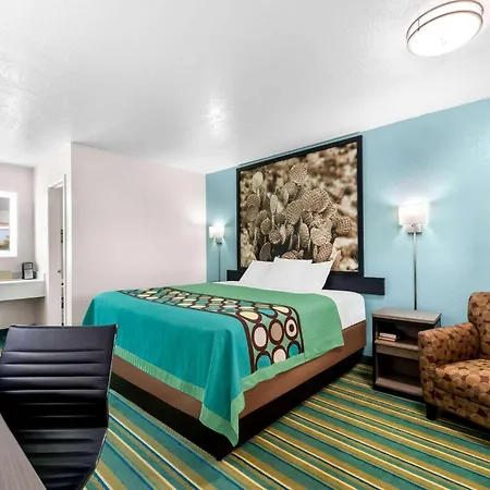 Super 8 By Wyndham Pleasanton-3