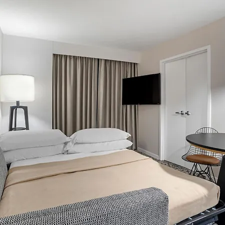 Sheraton Suites Old Town Alexandria-3