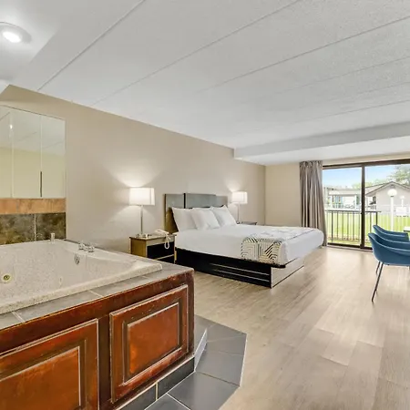 Red Carpet Inn & Suites-2