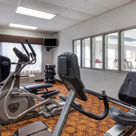 Quality Inn & Suites I-35 E-Walnut Hill-2
