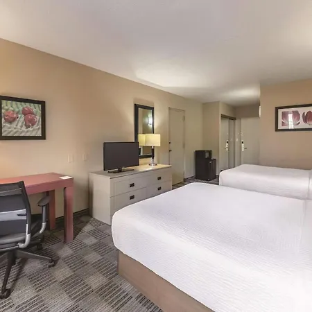 Ramada Inn By Wyndham Fairfield Nj-2