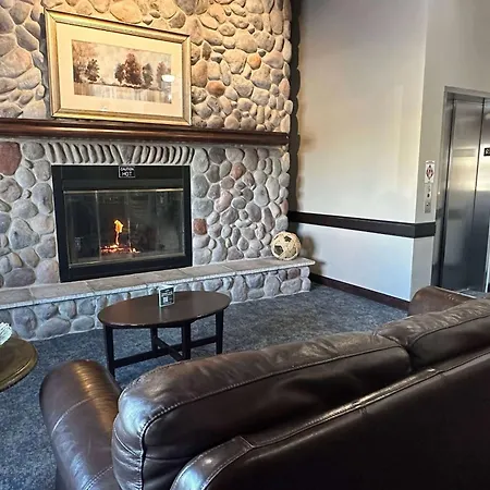 Americinn By Wyndham Menominee-2