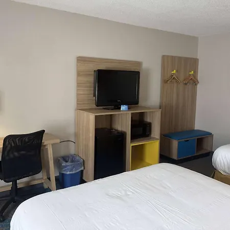 Days Inn By Wyndham Hannibal-2