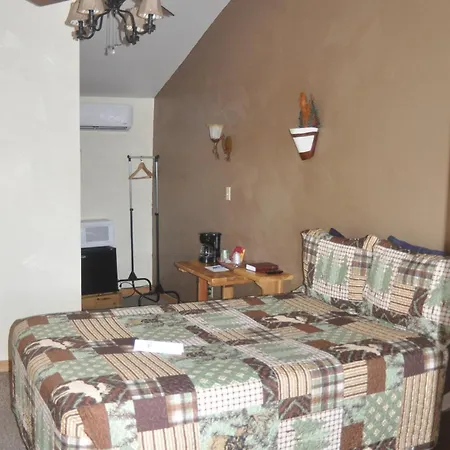 Nine Pines Motel-3