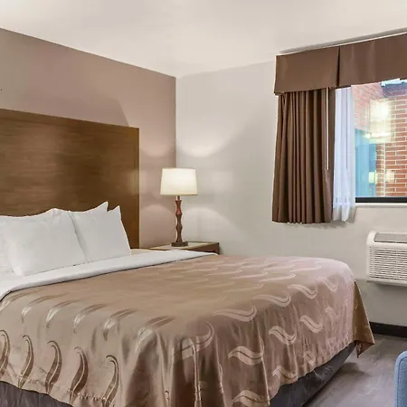 Quality Inn & Suites Green Bay Downtown-3