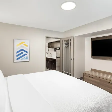 Holiday Inn Express & Suites - Green Bay East By Ihg-3