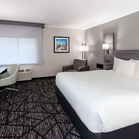 La Quinta Inn By Wyndham Cleveland Independence-3