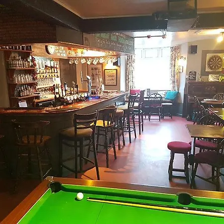 The Halfway House Pub And Kitchen-3