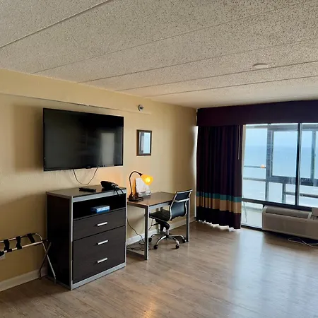 Aquarius Oceanfront Hotel-3
