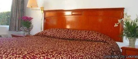 Rose Bowl Motel-3