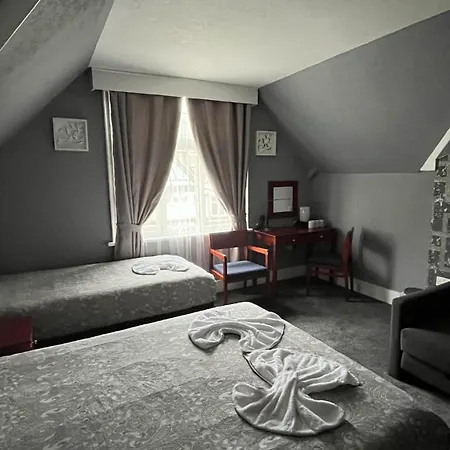 Charlotte Guest House-3
