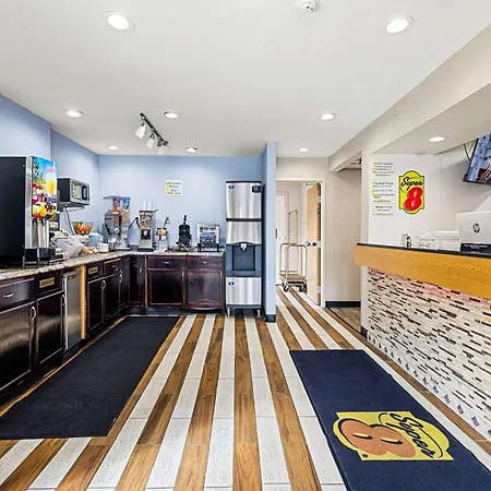Super 8 By Wyndham Pittsburgh/Monroeville-3