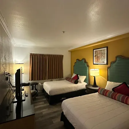 Howard Johnson By Wyndham Bakersfield-2