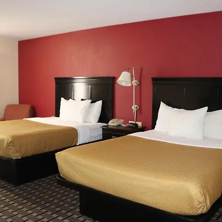 Econo Lodge Inn & Suites Wisconsin Dells-2
