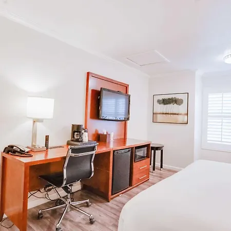 Ramada By Wyndham Mountain View-2