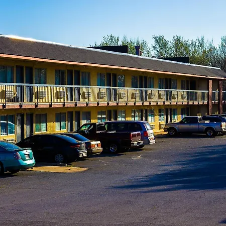 Castle Inn & Suites By Oyo Chickasha-3