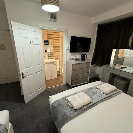 Oakhurst Gatwick And Holiday Parking Five Pounds Per Day And Transport Between Six Am And Eleven Pm-2