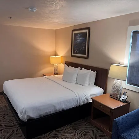 Promenade Inn & Suites Oceanfront-3