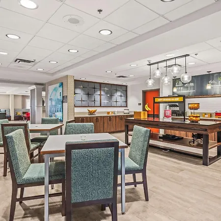 Hampton Inn Columbus-North-3