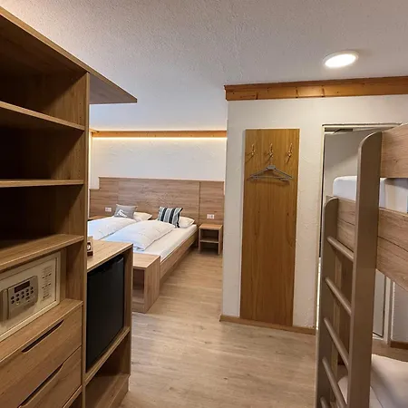Hotel Crystal-3