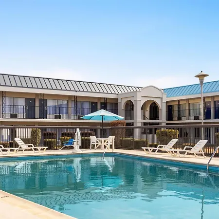 Days Inn By Wyndham Emporia-2