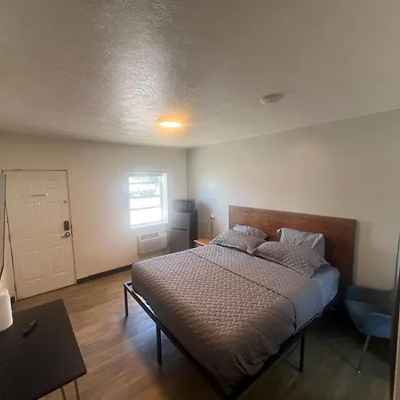 Mac'S Motel-3