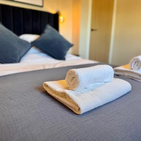 The Hebridean - Rooms & Apartments-3