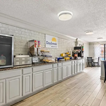 Days Inn By Wyndham Birmingham/West-2