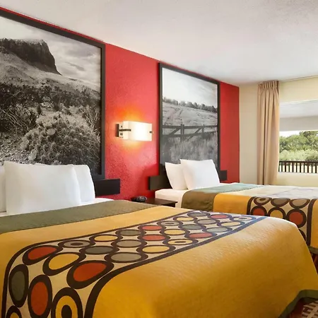 Super 8 By Wyndham Corsicana-3