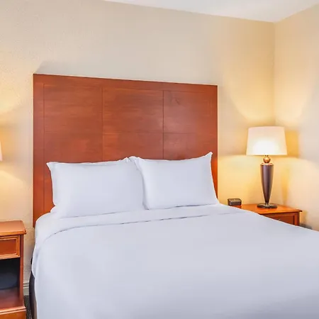 Travelodge By Wyndham Gananoque-2