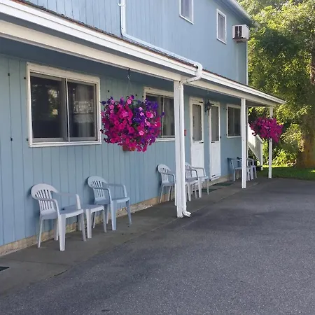 Inn Between The Beaches & Villager-2