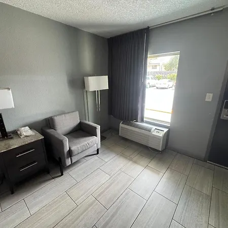 Budget Inn Sanford International Airport-3