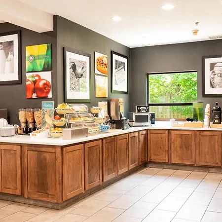 Quality Inn & Suites Oakwood Village - Cleveland South-2