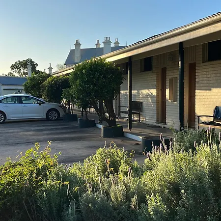 Airlie House Motor Inn-2