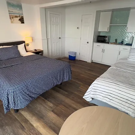 Driftwood Motel-3