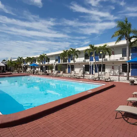 Days Inn By Wyndham St. Petersburg / Tampa Bay Area-3