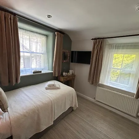 Yewfield Vegetarian Guest House-3
