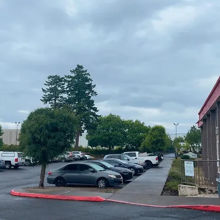 Bridgeway Inn & Suites - Portland Airport-3