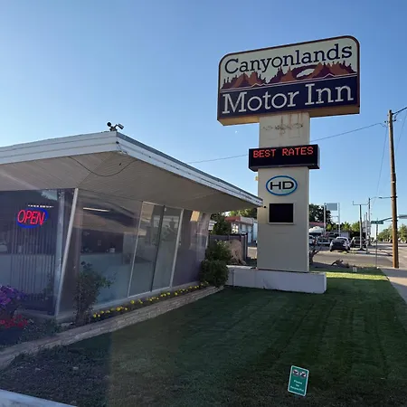 Canyonlands Motor Inn-3