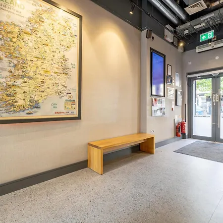 Easyhotel Belfast-3