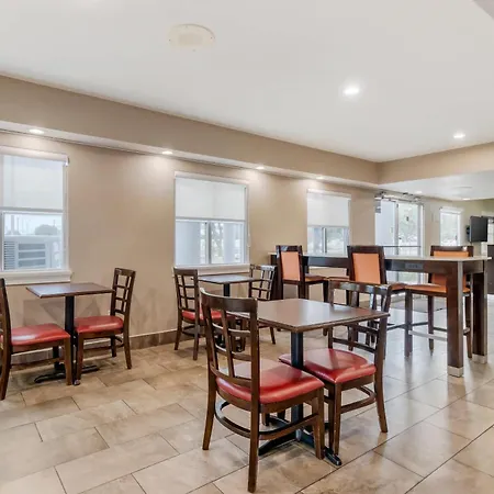 Quality Inn & Suites Near Six Flags And Medical Center-2