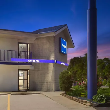 Travelodge By Wyndham Madison Heights Mi-3