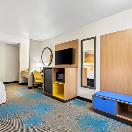 Days Inn By Wyndham Mitchell Sd-2