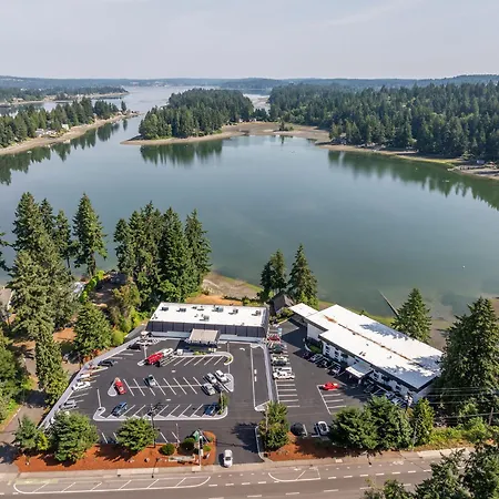 Oyster Bay Inn & Suites-2