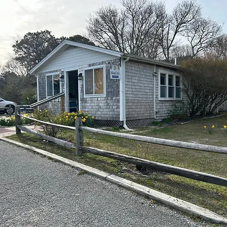Island Inn-3